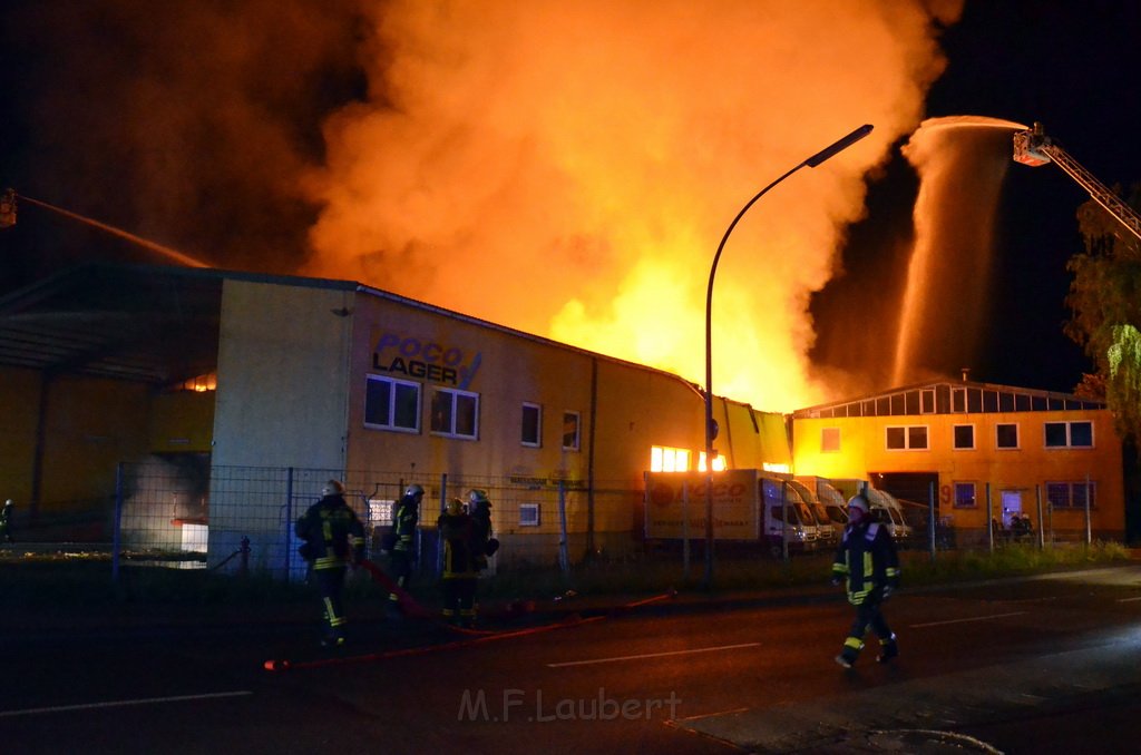 Grossfeuer Poco Lager Koeln Porz Gremberghoven Hansestr P018.JPG - Miklos Laubert